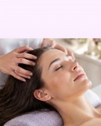 Massage crânien lors d'un Head Spa
